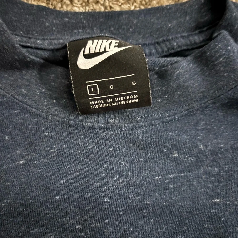 Nike Dark Blue Crew Neck Shirt - Picture 2 of 2